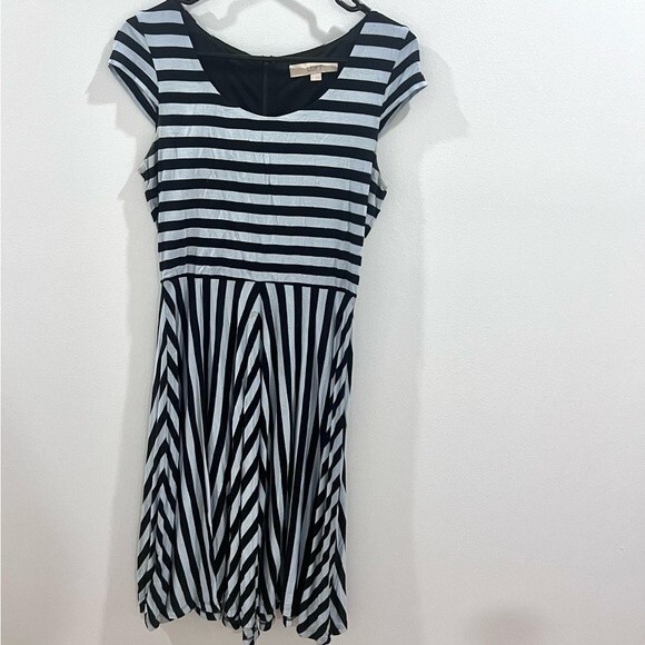 Ann Taylor Loft black and light blue striped flowy dress size XS NWOT - Picture 3 of 6